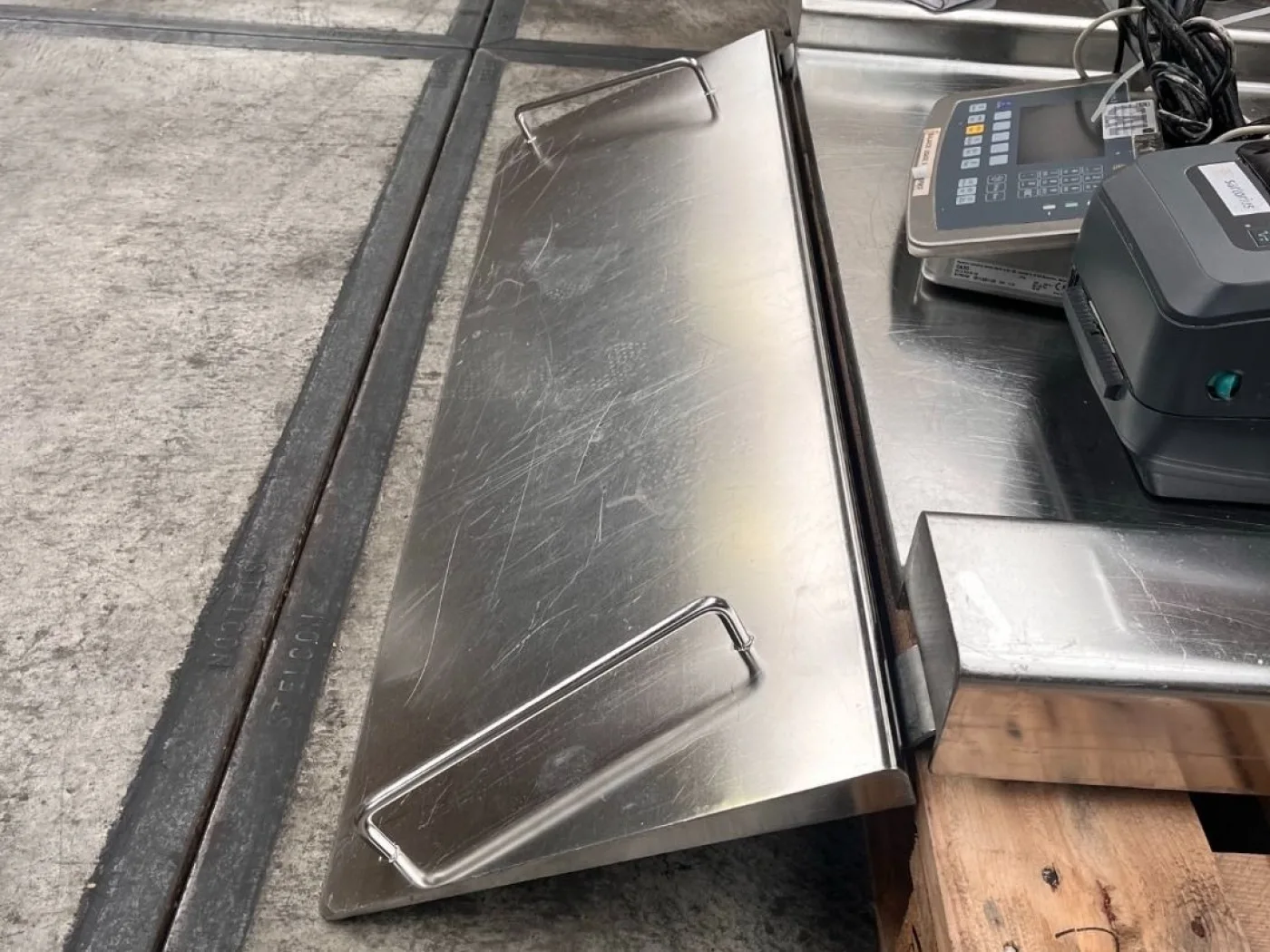 Pharmatech Floor Scale IFS4-300II-L - Miscellaneous - 2