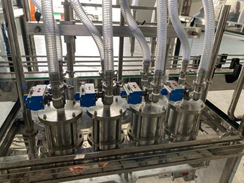 Llenadora NUEVA MMG de 4 pistones con capacidad hasta 1 litro acero inoxidable 316 L