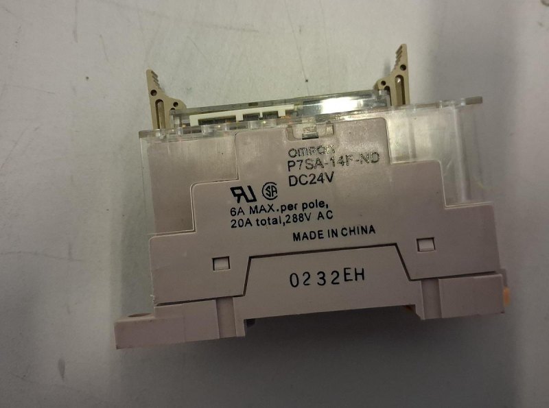 Omron P7SA-14F-ND 14-poliges Sicherheitsrelais-Base-Modul mit Spule 24V DC