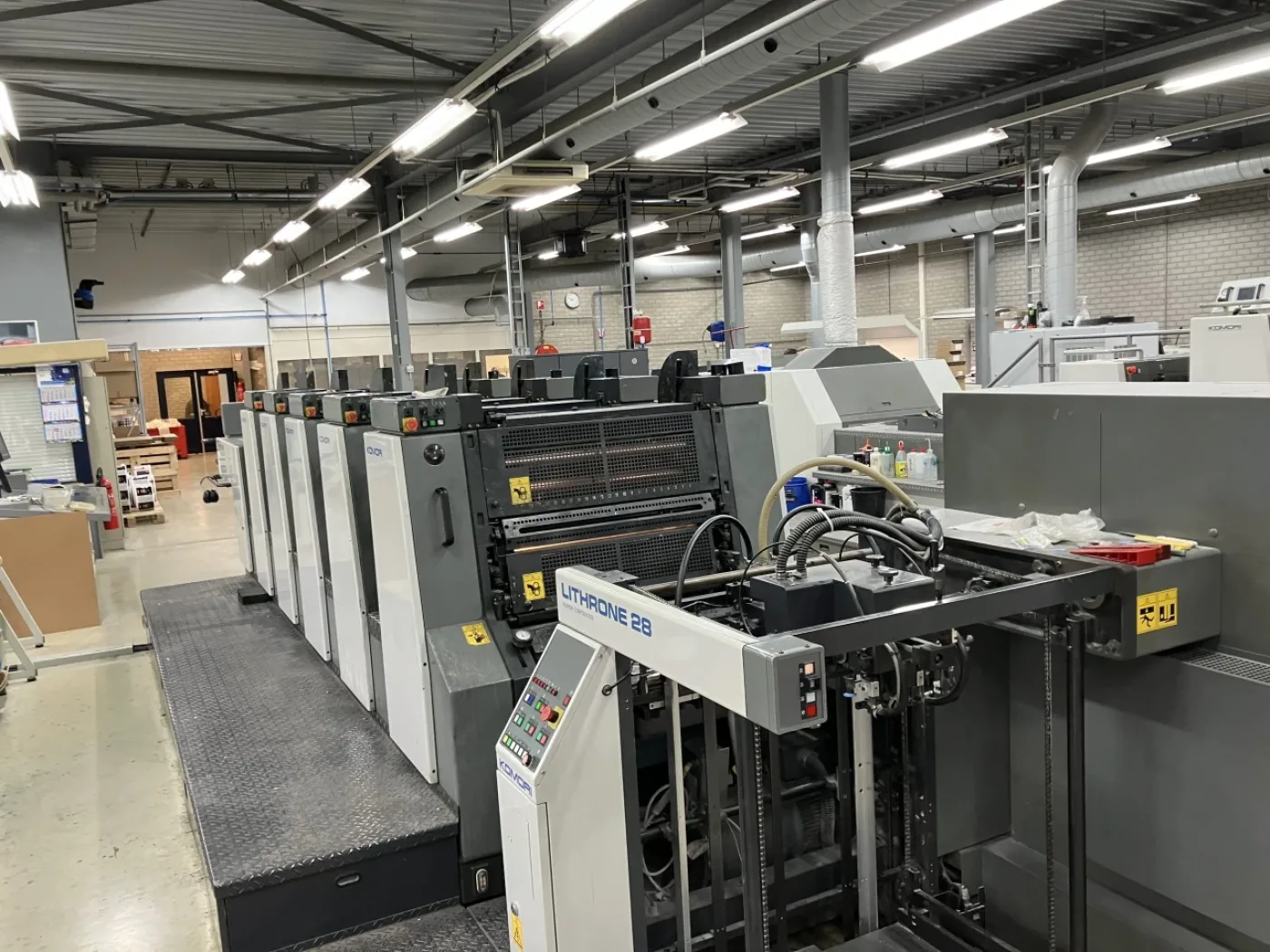 Komori Lithrone 528 offset printing press - 1