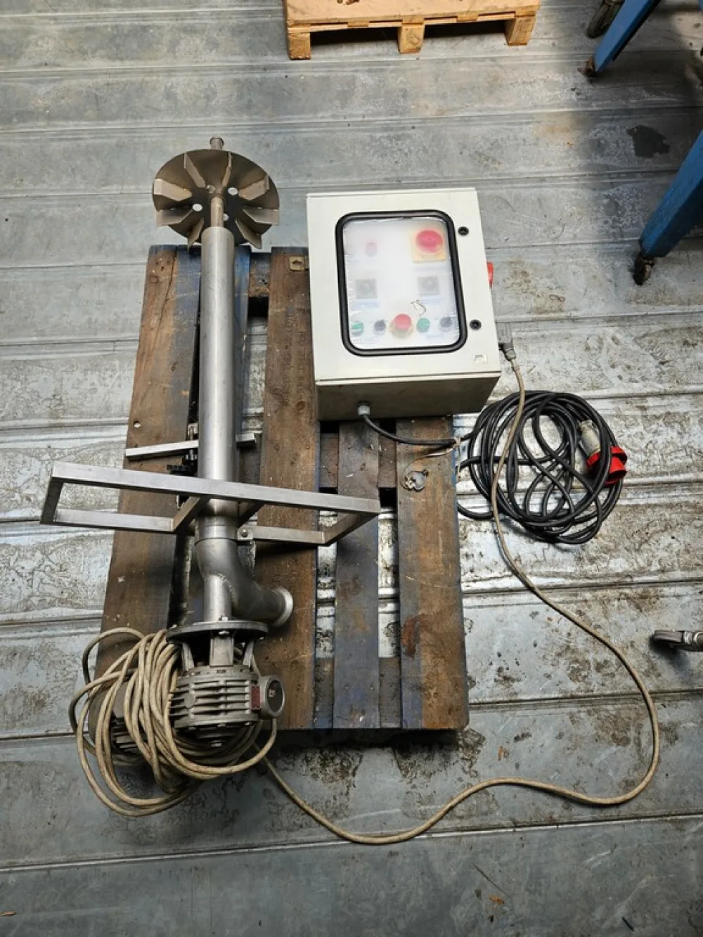 MOTORIZED ROTATING SPRAYER WITH CONTROL PANEL, SECOND-HAND EQUIPMENT