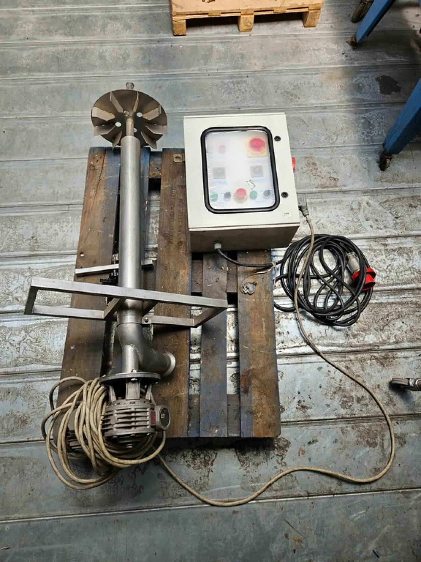 MOTORIZED ROTATING SPRAYER WITH CONTROL PANEL, SECOND-HAND EQUIPMENT - 1