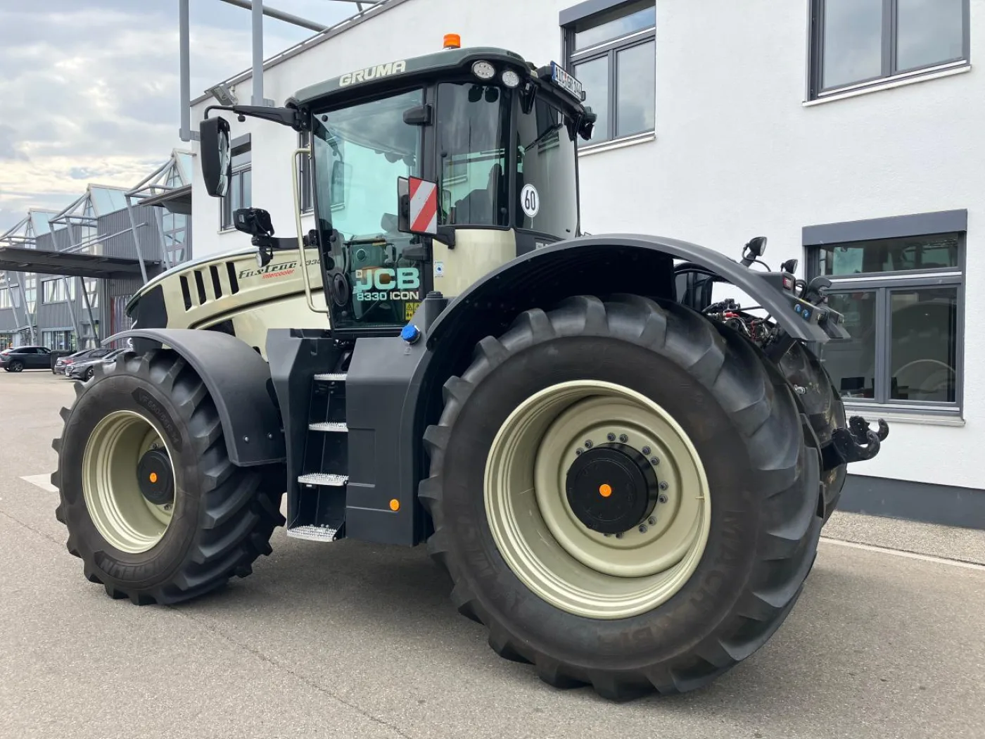 Schlepper JCB Fastrac 8330 iCON - 3
