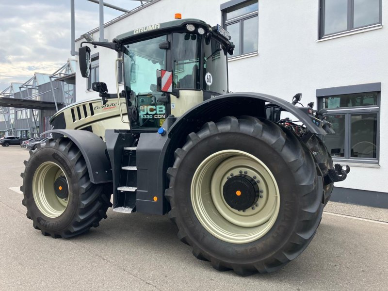 Schlepper JCB Fastrac 8330 iCON