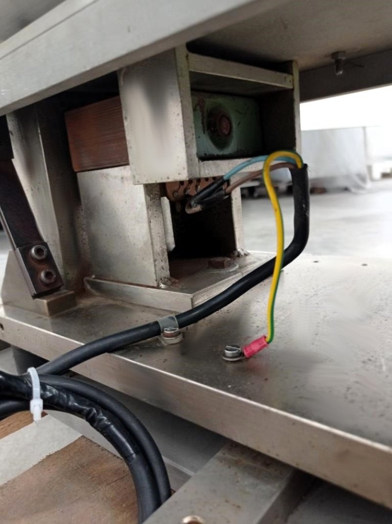 ALIMENTATORE VIBRANTE PER COMPRESSE