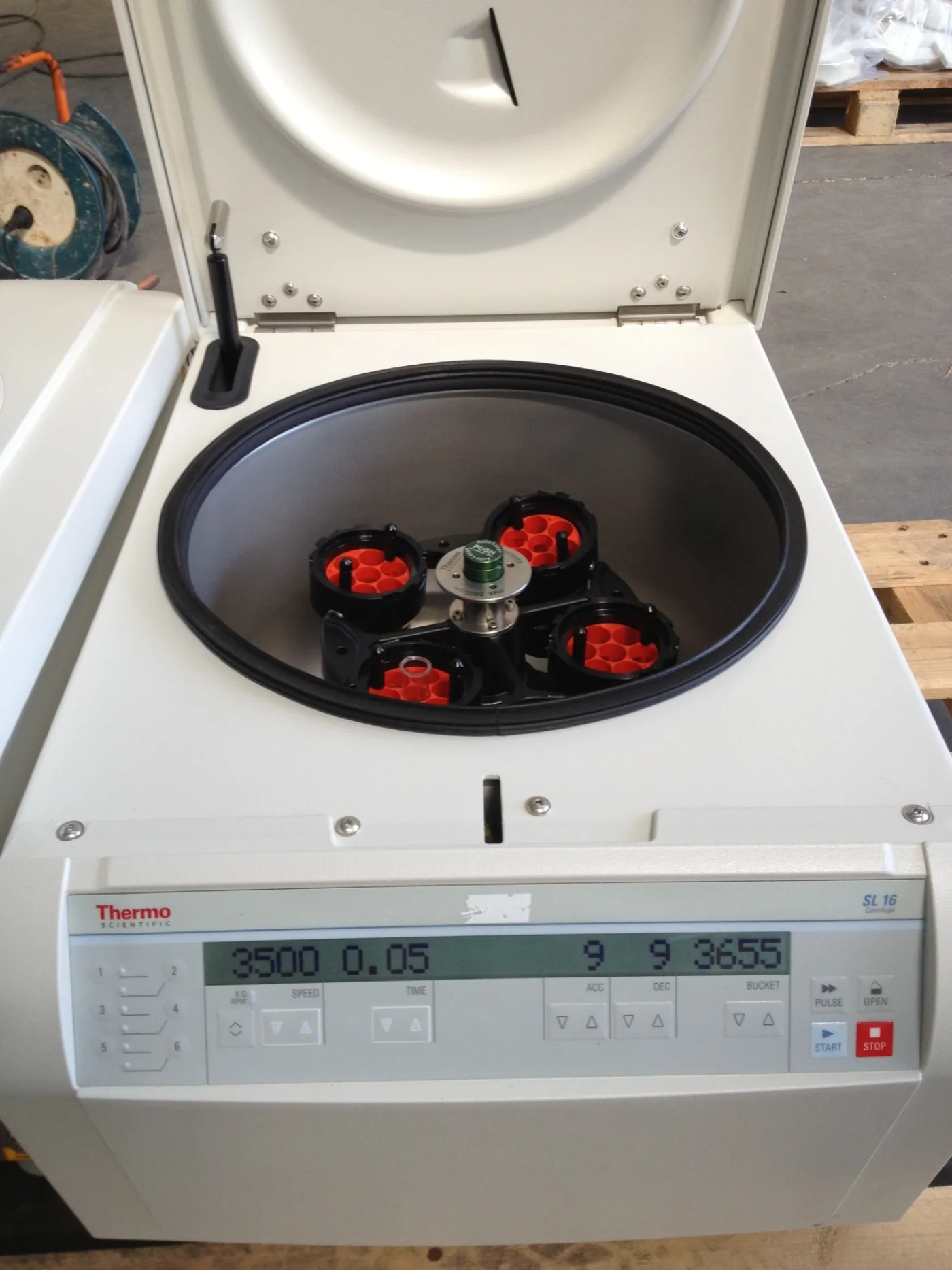 CENTRIFUGA MULTIFUNZIONE TIPO EPPENDORF THERMO FISHER SCIENTIFIC – MOD. SL16 - 4