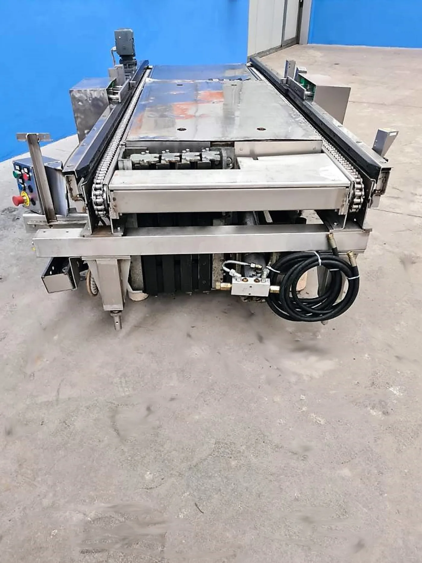 PIATTAFORMA ELEVATORE CARRELLI - 2