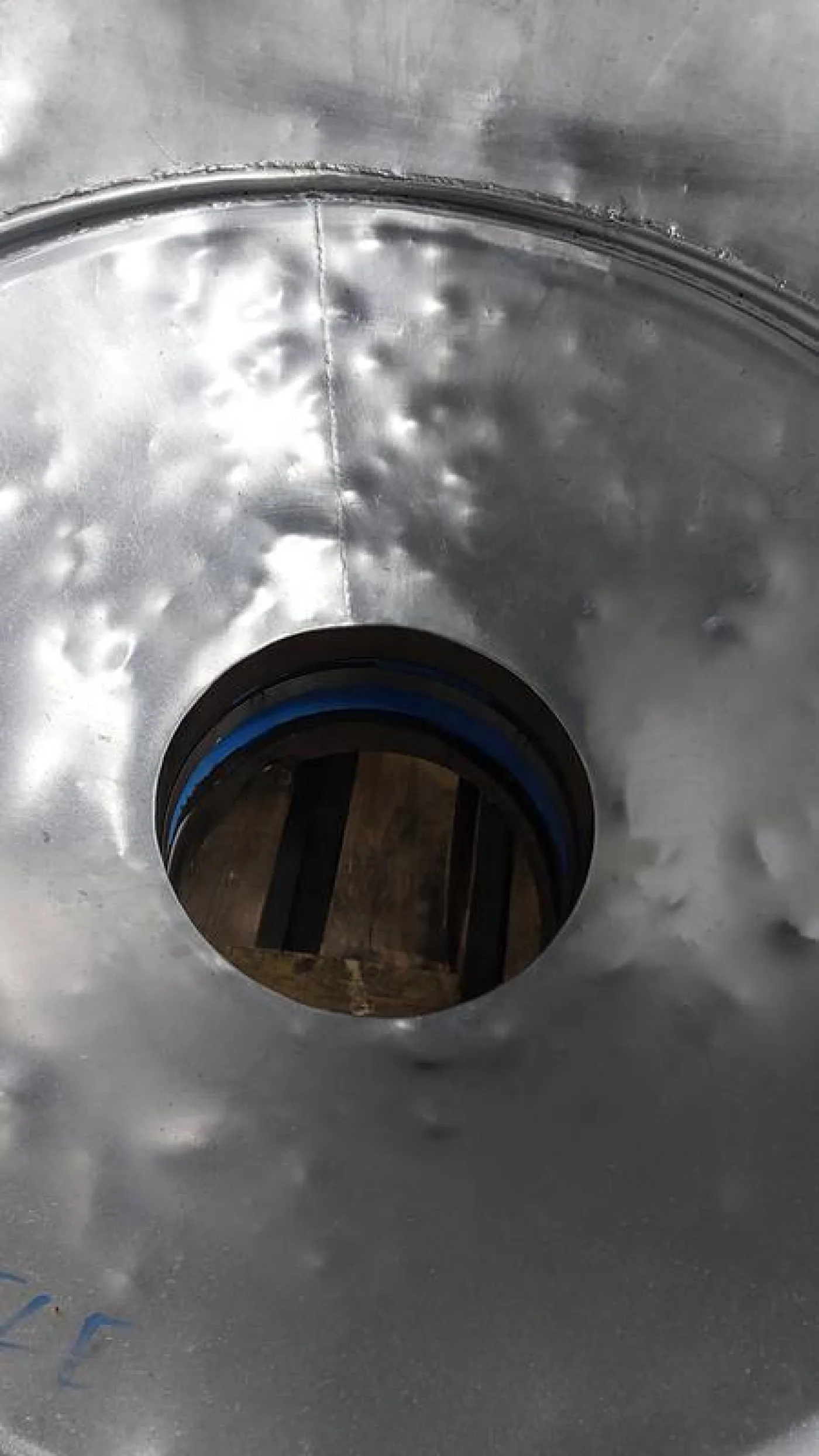 Cattle hide blow-off unit with trough - 3