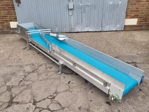 Conveyor Belt with Reject Arm