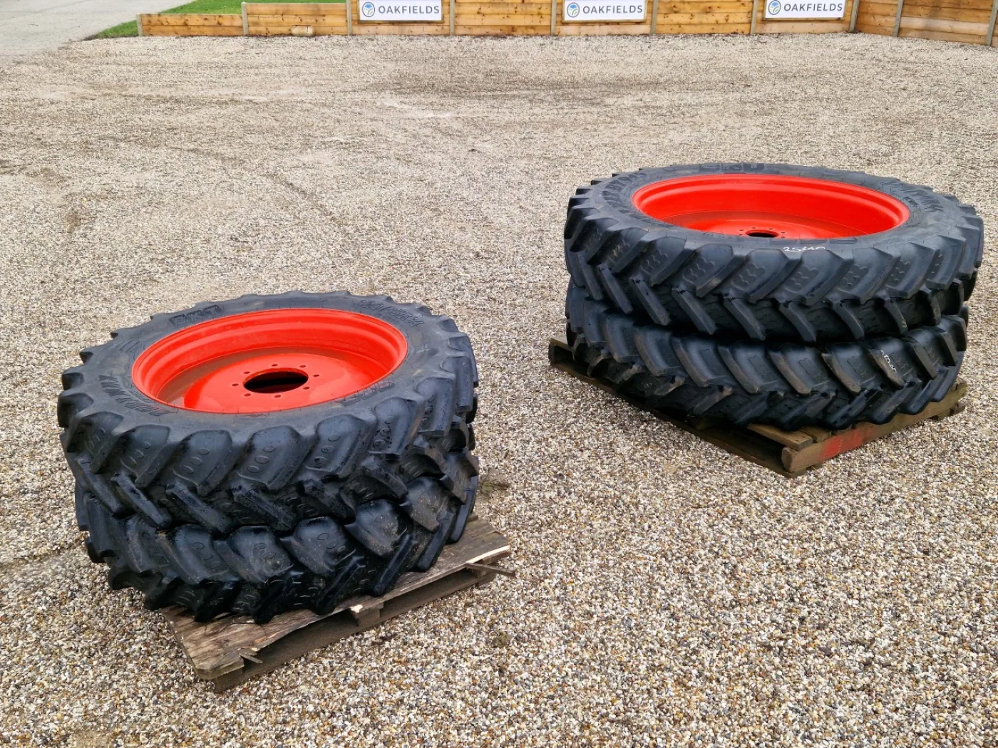 Set of 380/90R46 & 320/85R34 Claas rowcrops - 1