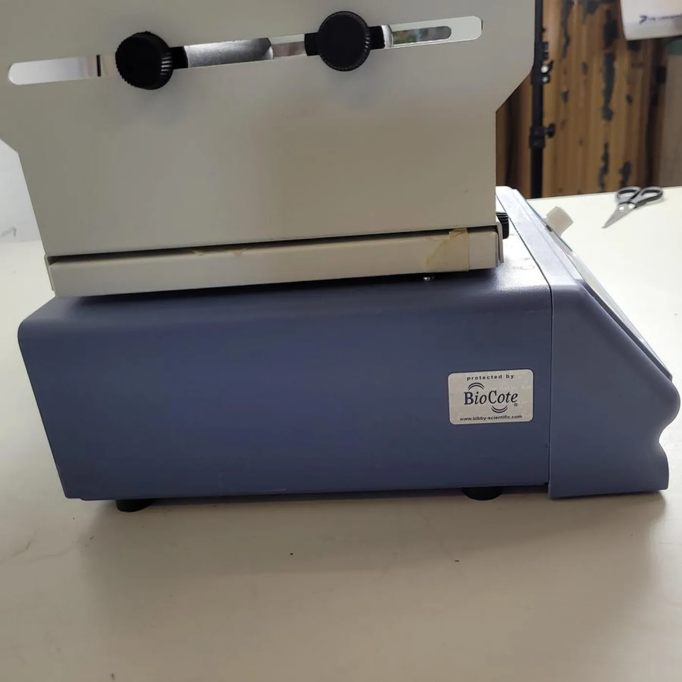 Stuart SSM1 Mini Orbital Shaker with holder - 2