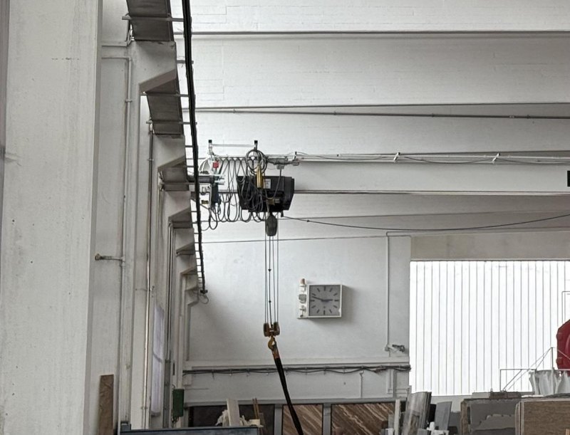 2013 Hallenkräne 3 Stück/3 Overhead cranes 5 To
