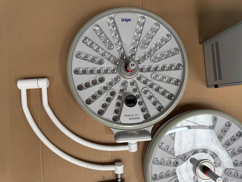 Dräger Polaris 600 MedView LED Dual Light with 24-32 Inch LCD Monitor Holder YOM: 2019