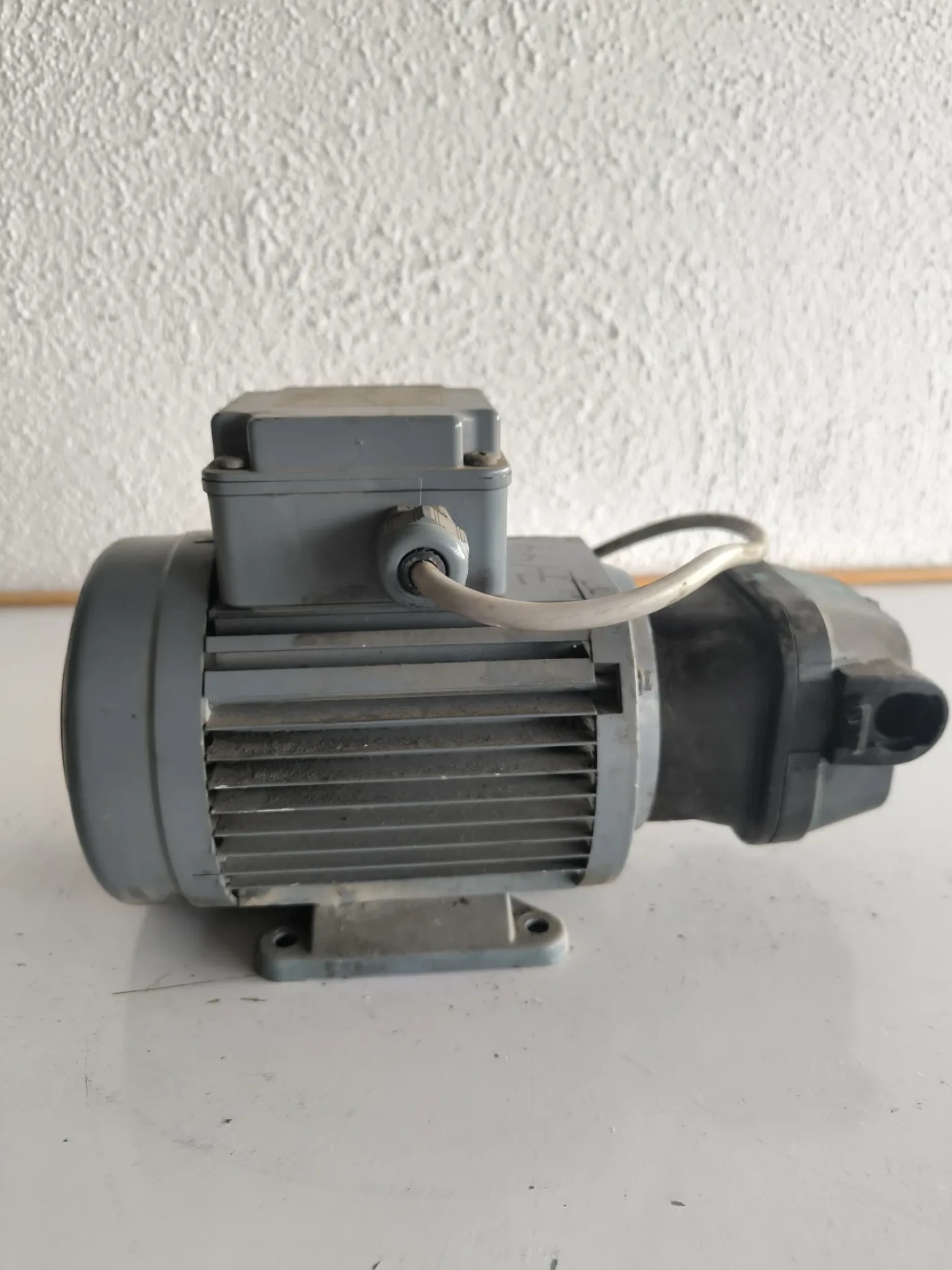 USED ELEKTROMOTORENWERK GRUNHAIN ECS 63G 2-1BA ELECTROMOTOR - 2