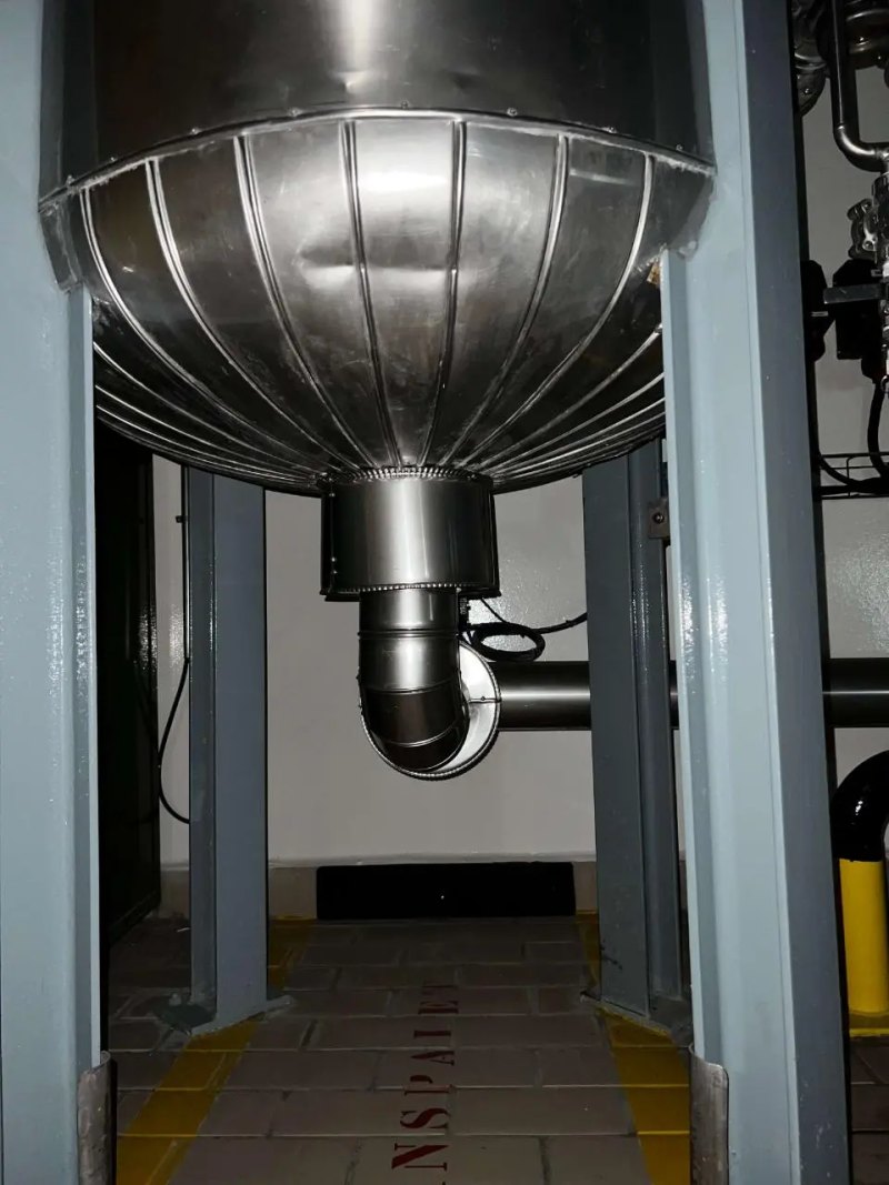USED STAINLESS STEEL TANK 1,074 LITERS HEAT INSULATED