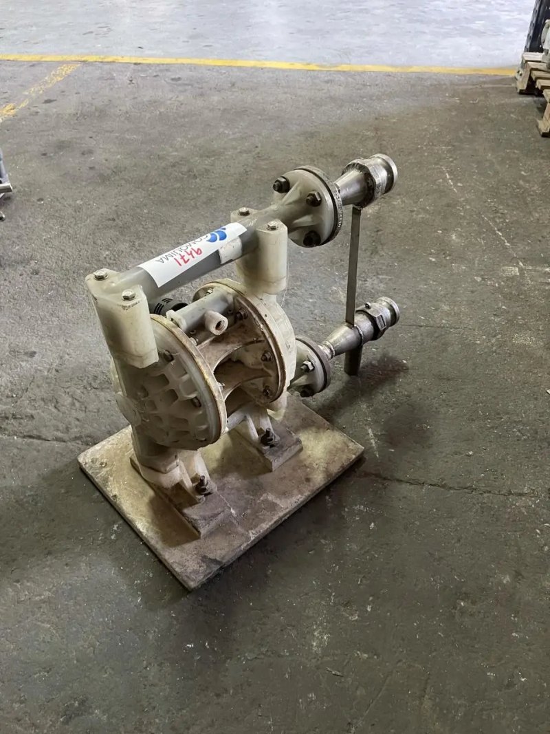 USED AODD VERSA-MATIC E5 AIR OPERATED DUAL DIAPHRAGM PUMP