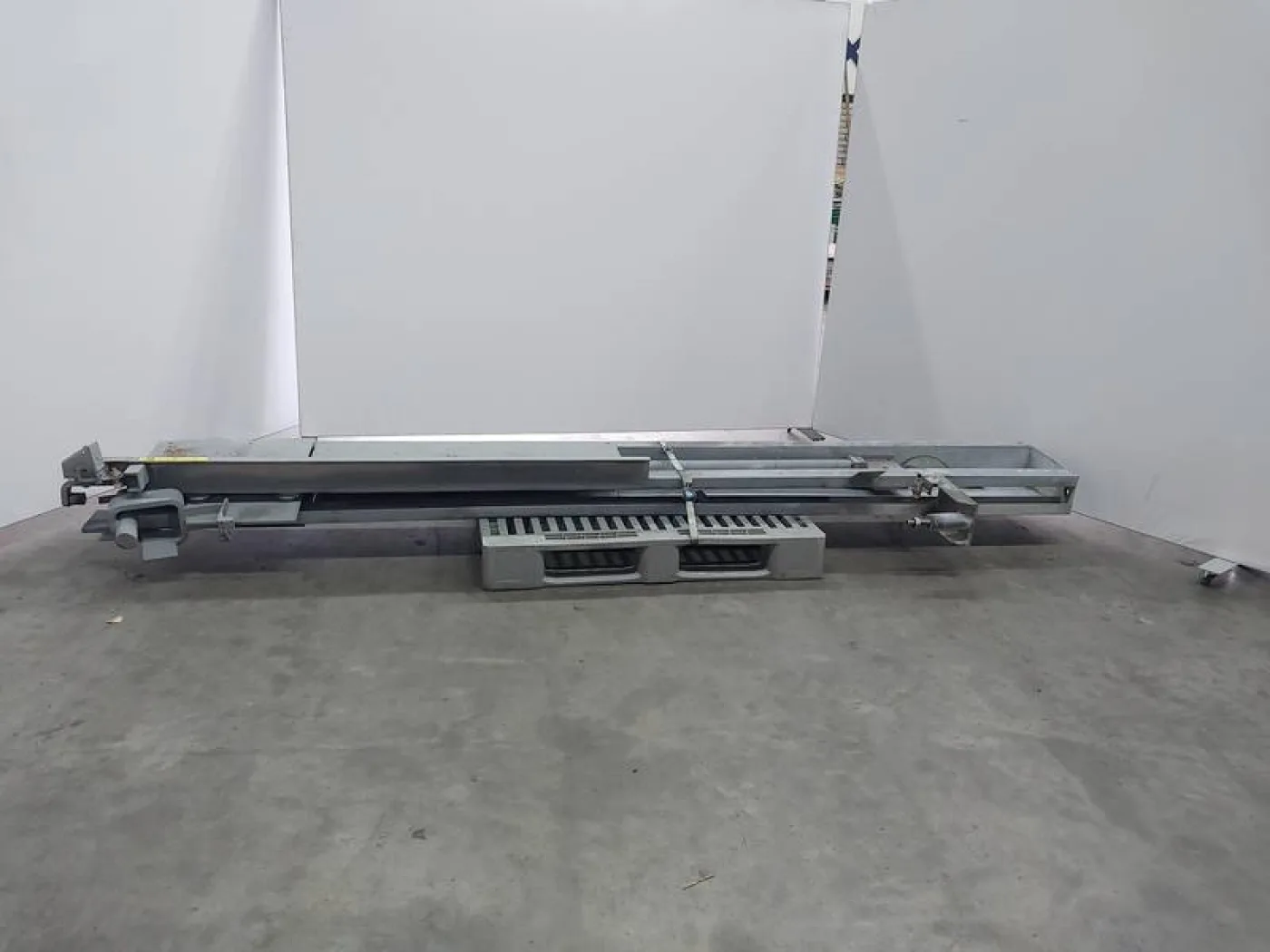 Hook lift for tube rail - 3