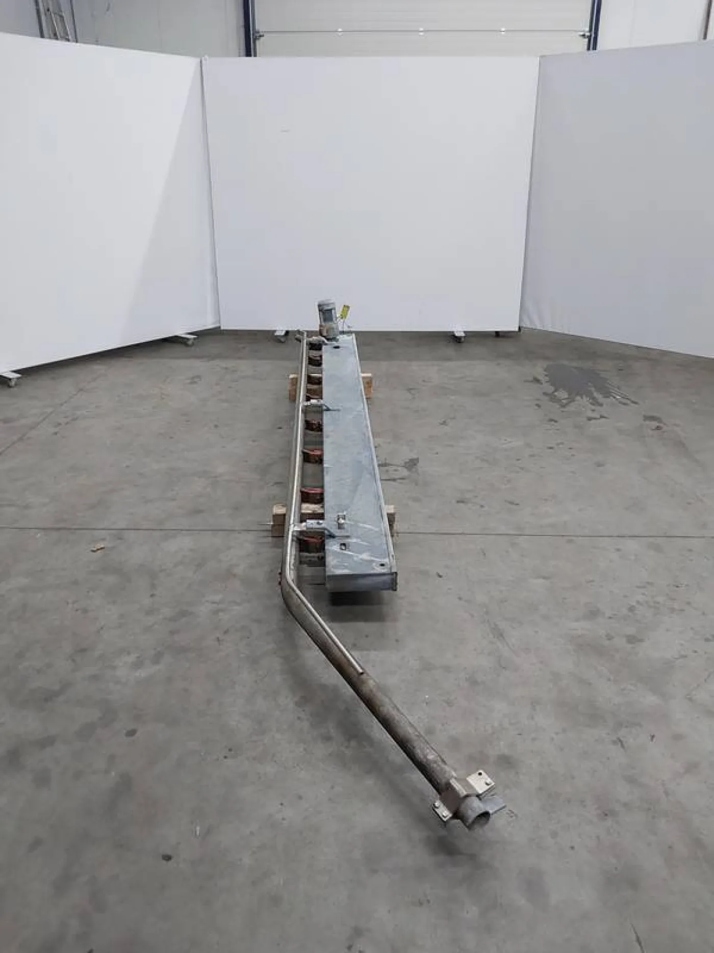 Conveyer lift empty hooks - 3
