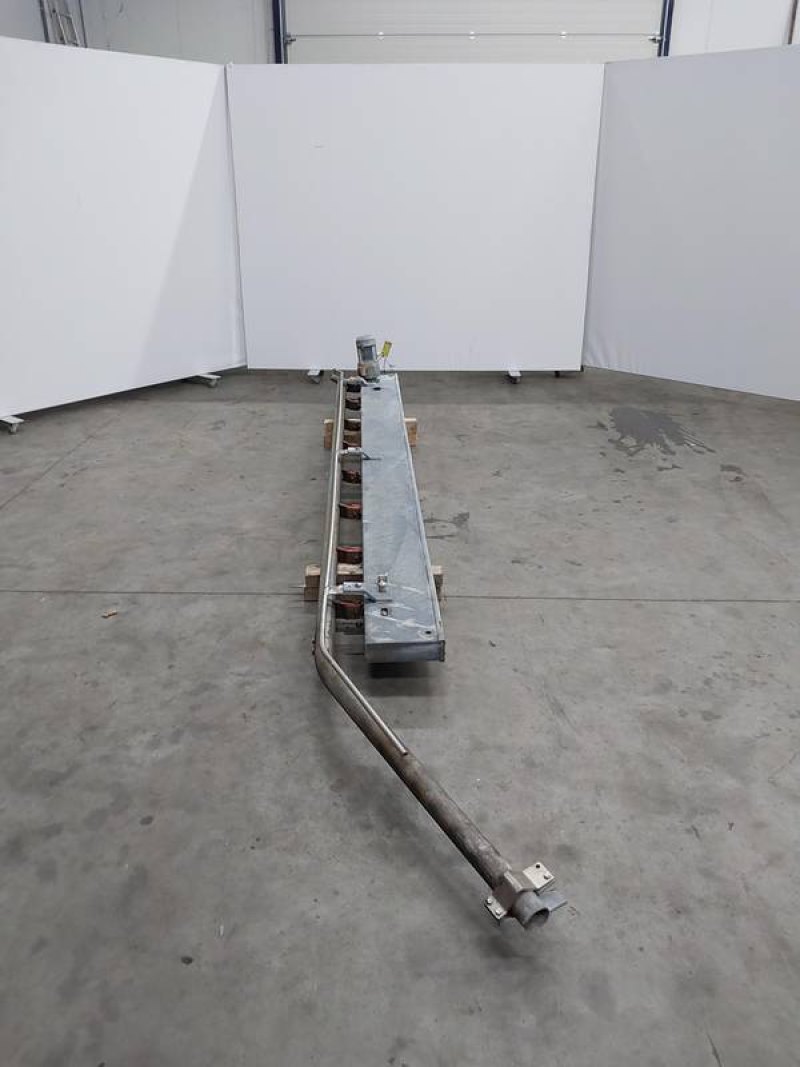Conveyer lift empty hooks
