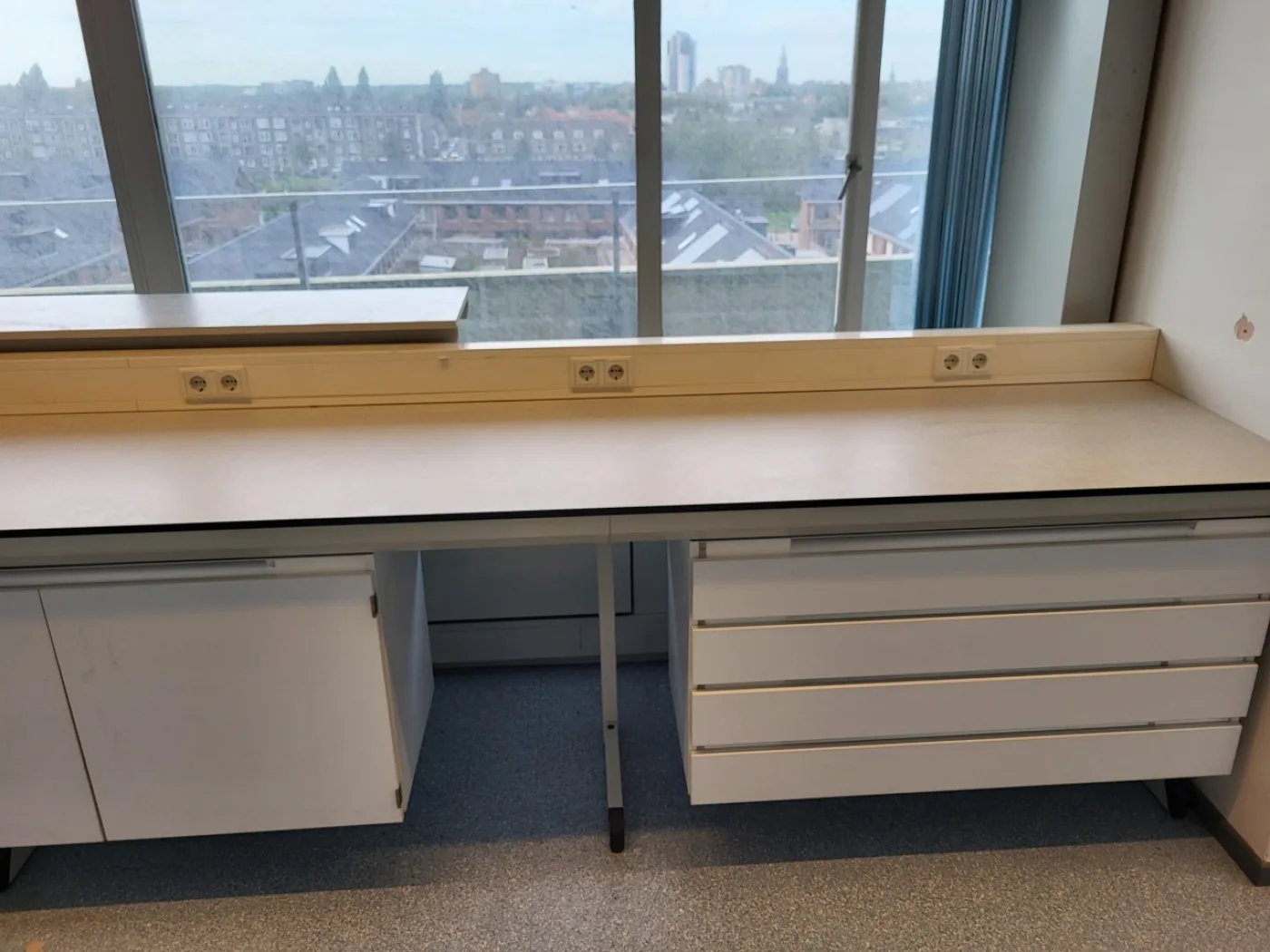 1972 – Used S+B Laboratory wall table (550 cm) - 3