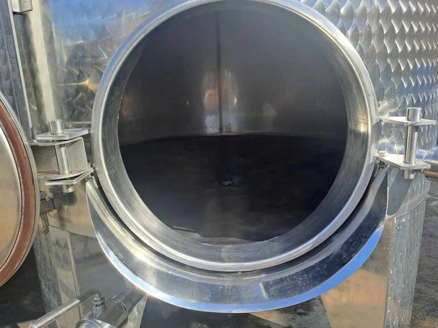 STAINLESS STEEL TANKS L.A. INOX FIRM, CAPACITY 2500 LITRES (25 HL), STORAGE/WINEMAKING MODEL WITH CONICAL BOTTOM - 3