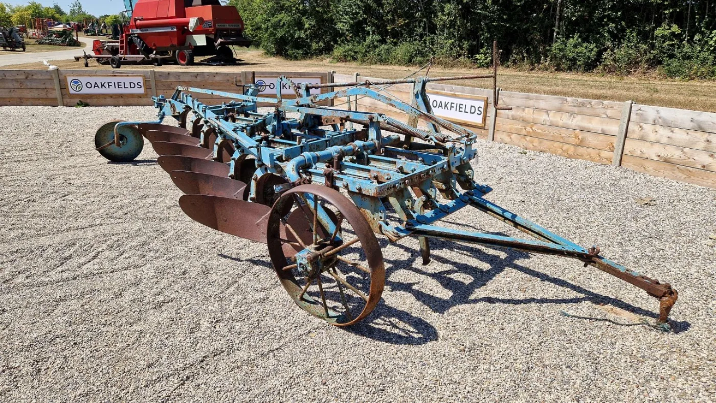 Ransomes TS 69 6 Furrow Trailing Plough - 1