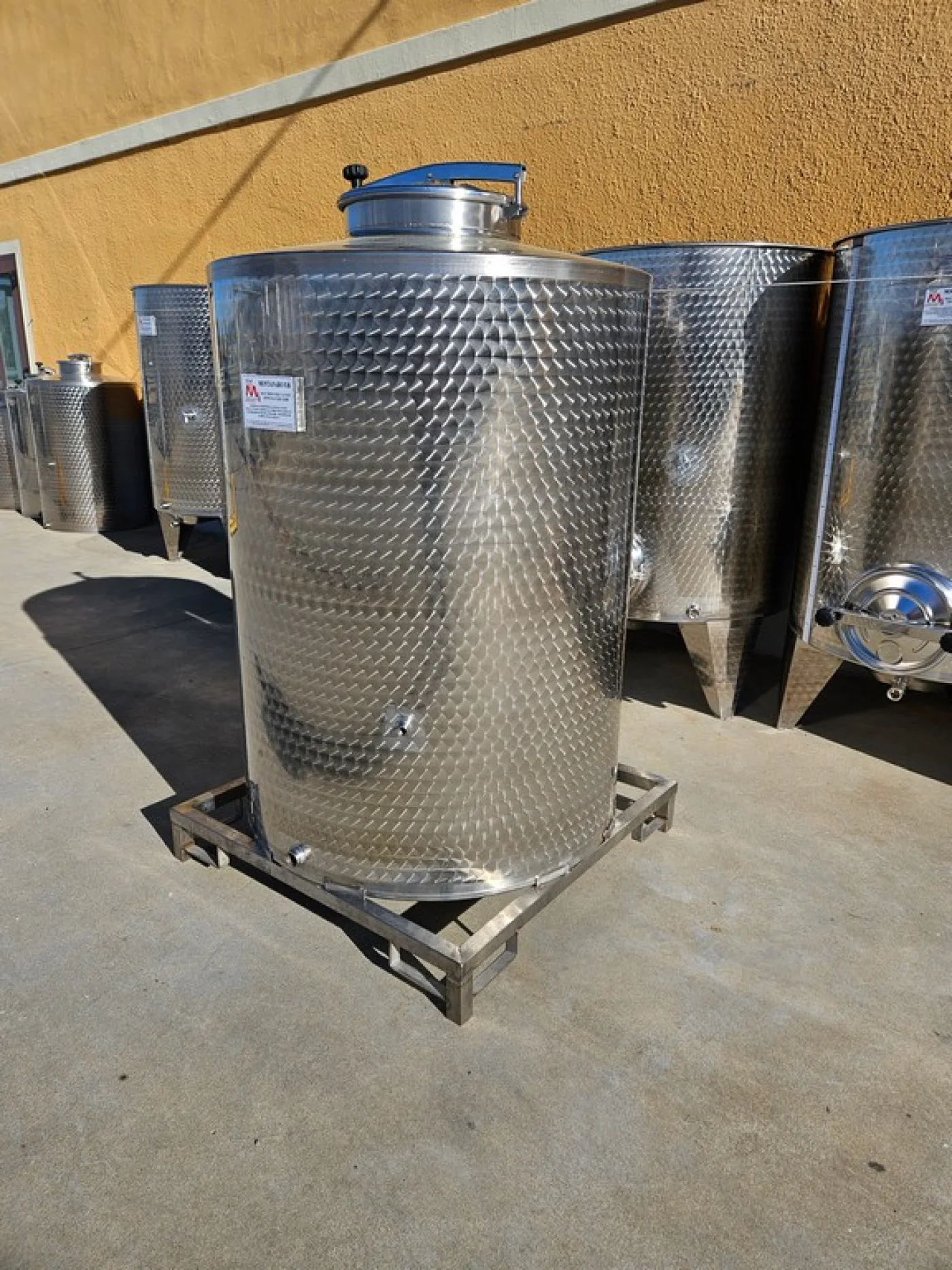 STAINLESS STEEL TANKS CAPACITY 1000, STORAGE MODEL, FLAT BOTTOM WITHOUT LEGS WITH BASEMENT NEW EQUIPMENT - 2
