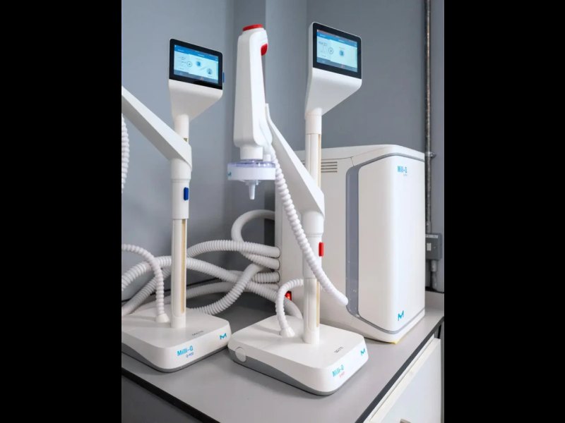 Milli-Q IQ 7003 Water Purification System