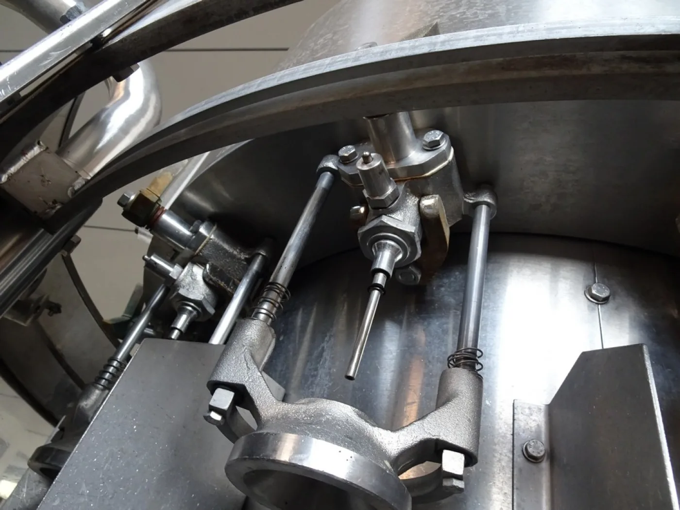 CORTESI ISOBARIC FILLER, YEAR 1980, 12 VALVES, SECOND-HAND MACHINE - 7