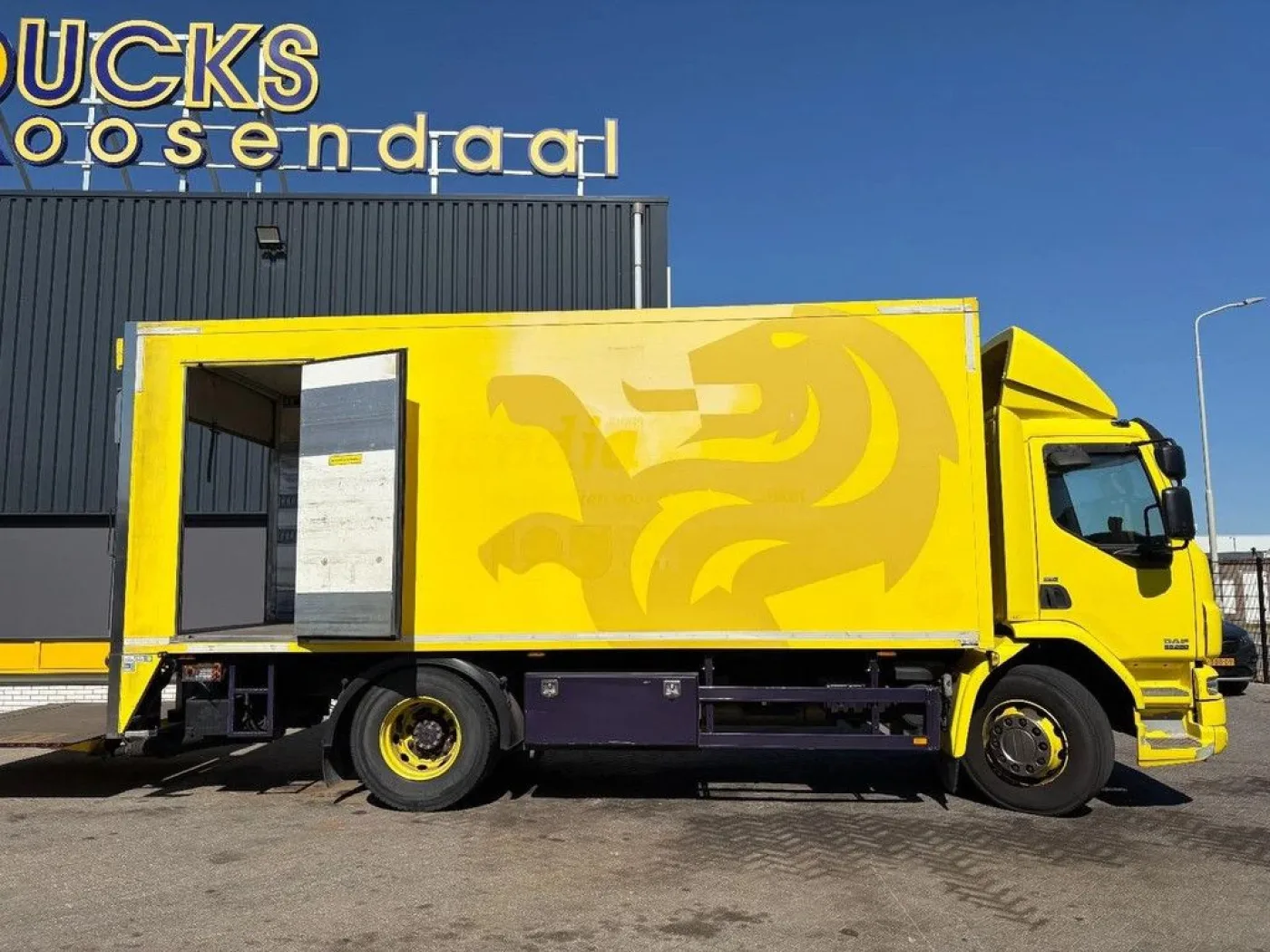 DAF LF 55,250 + 19T + EURO 5 + 6.2 box + short wheelbase + LOADLIFT 3000 KG - 3