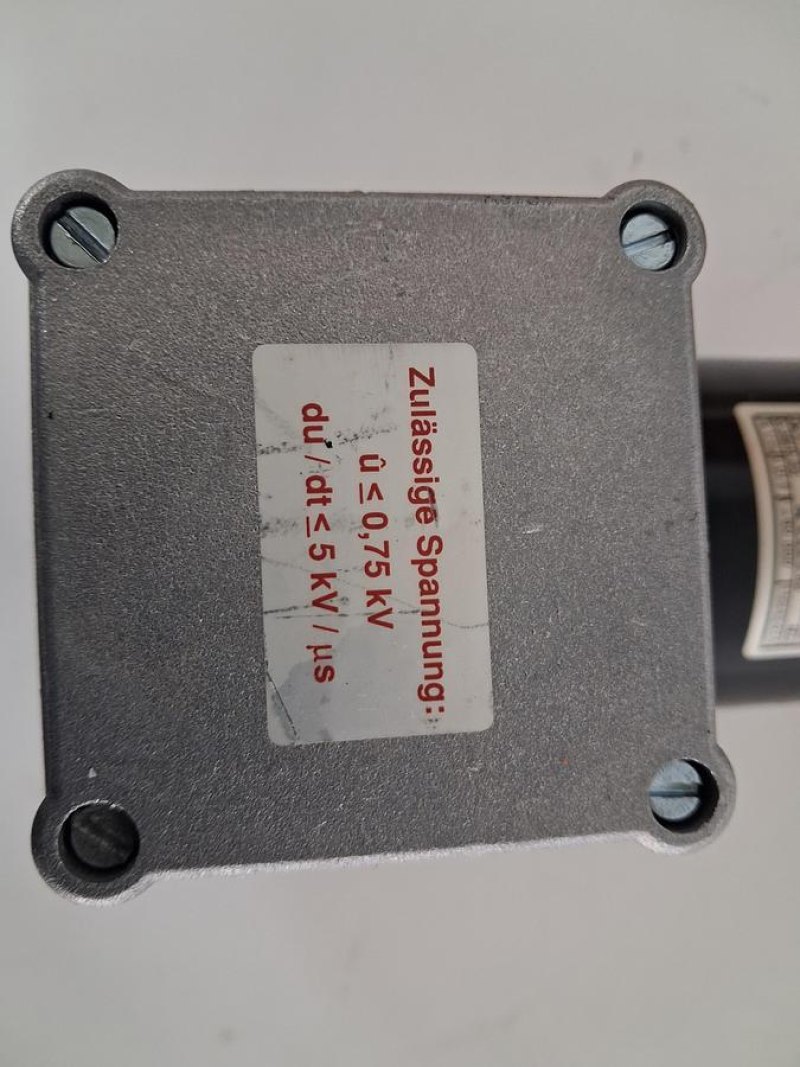 Lenze SSN25-1FVCR Getriebemotor mit Winkelgetriebe