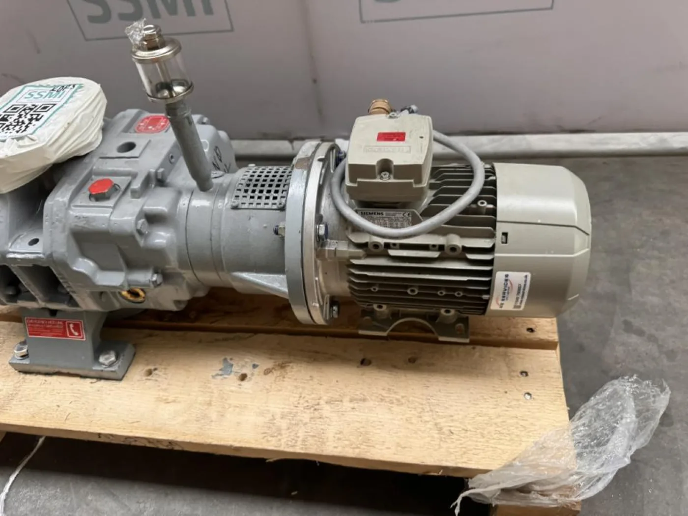 SIEMENS industrial oil-lubricated vacuum pump - 3