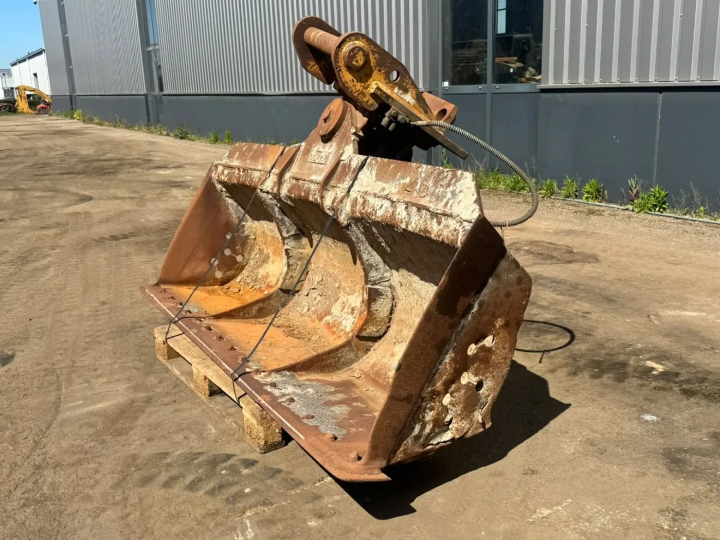 Tiltable ditch cleaning bucket - 8