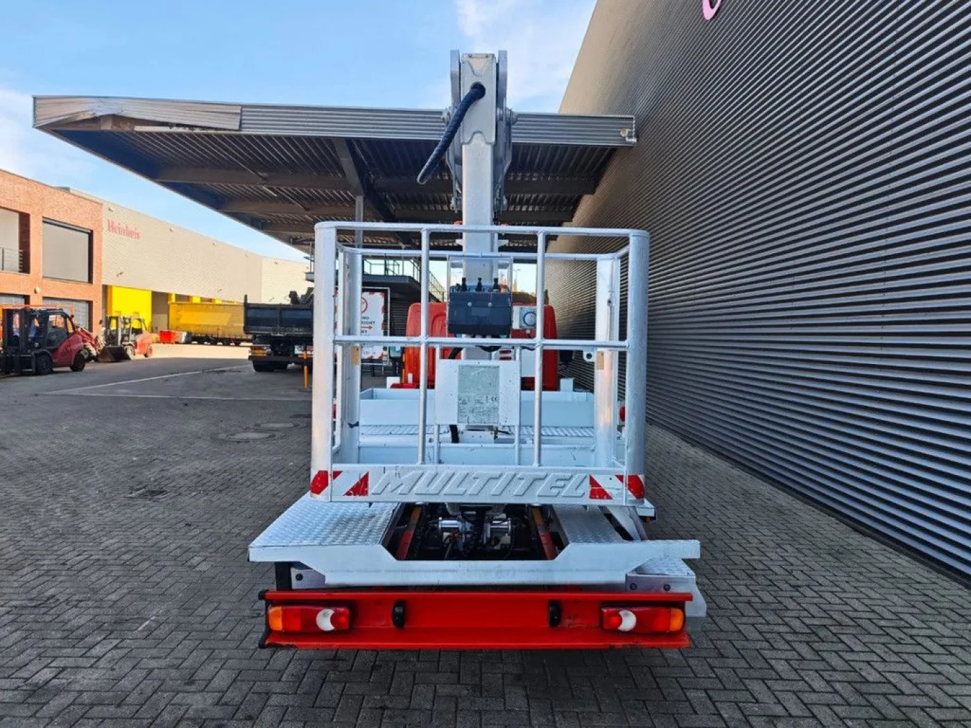 Nissan Cabstar 35.12 NT400 Multitel MJ201 - 5