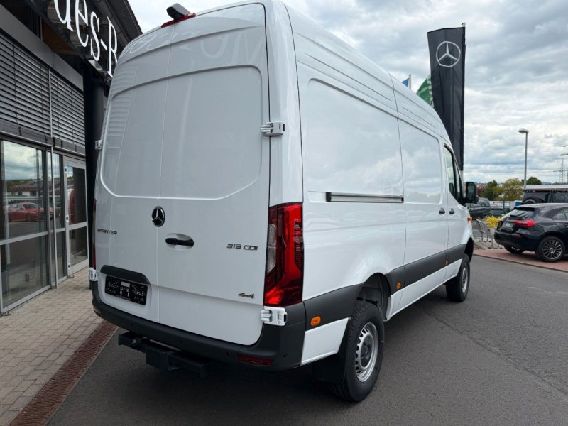 Mercedes Benz Sprinter 319 CDI 4x4 3665 DISTRONIC AHK LED