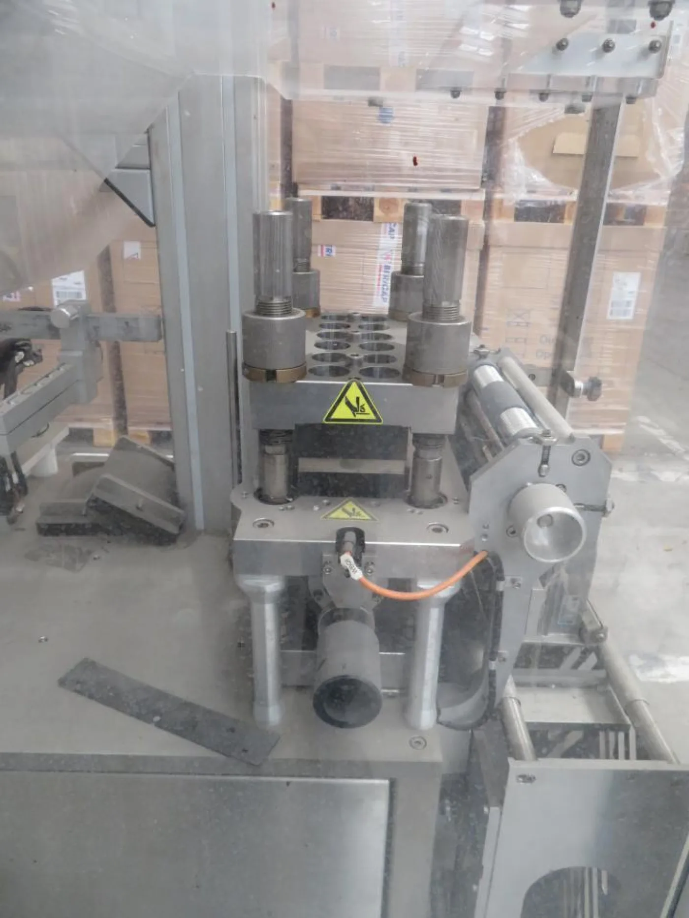 Fuji Seal Europe BV Fuji Seal Heat Shrink Tunnel Sleeve Film Feeder Unit - Flasche Sleever Line - 1