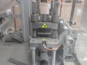 Fuji Seal Europe BV Fuji Seal Heat Shrink Tunnel Sleeve Film Feeder Unit - Flasche Sleever Line