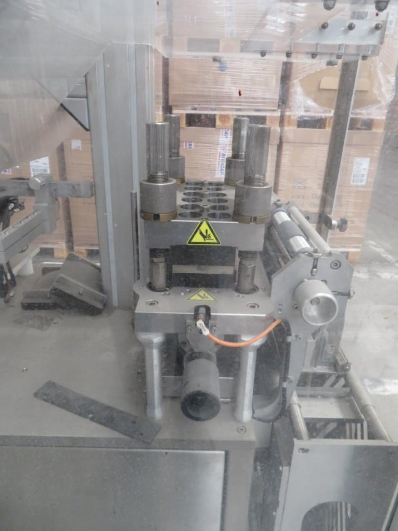 Fuji Seal Europe BV Fuji Seal Heat Shrink Tunnel Sleeve Film Feeder Unit - Flasche Sleever Line