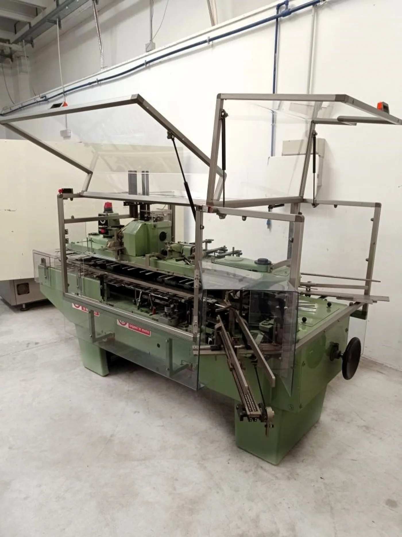 ASTUCCIATRICE VERTICALE – CAM – MOD. AV 65 - 8
