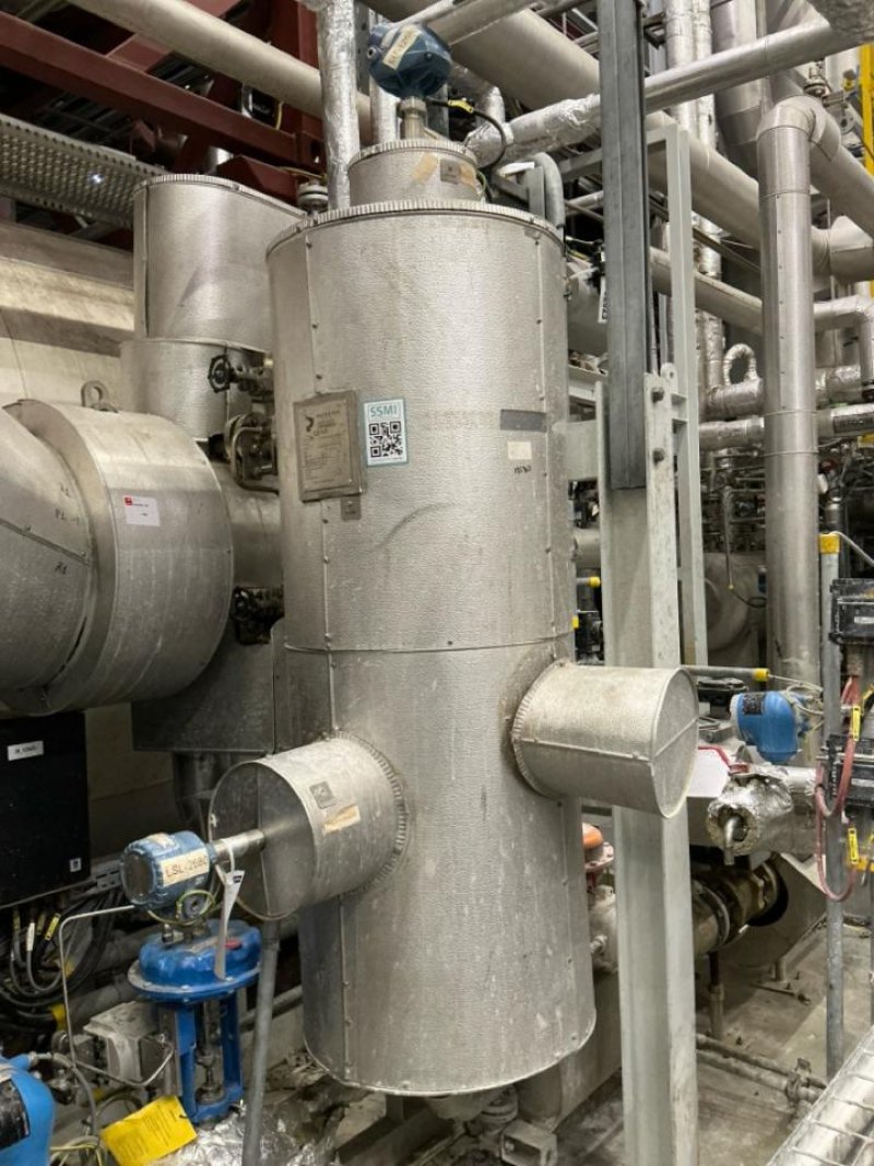 Steam condensate buffer vessel