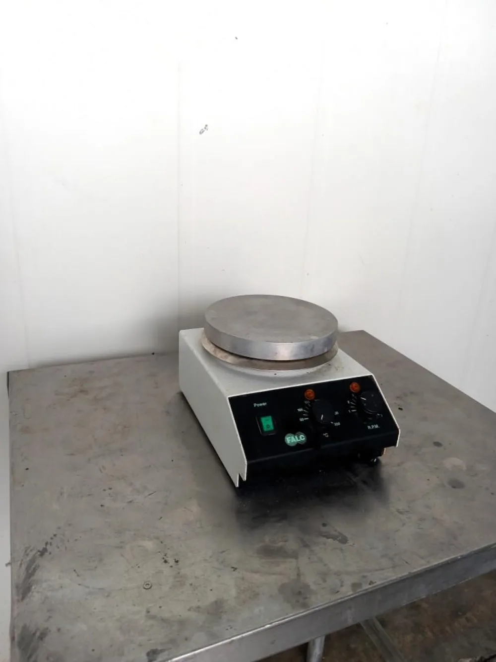 AGITATORE MAGNETICO CON PIASTRA RISCALDANTE – FALC – MOD. F70