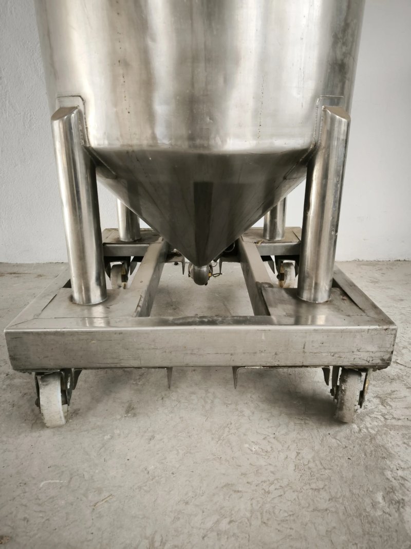 USED STAINLESS STEEL TANK 400 LITERS