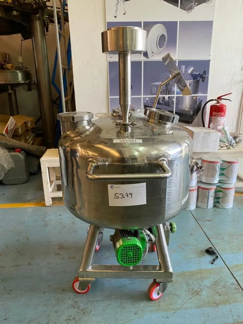 USED STAINLESS STEEL TANK 100 LITERS WITH AGITATION