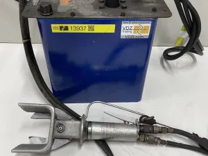 Leg cutter with hydraulic pump