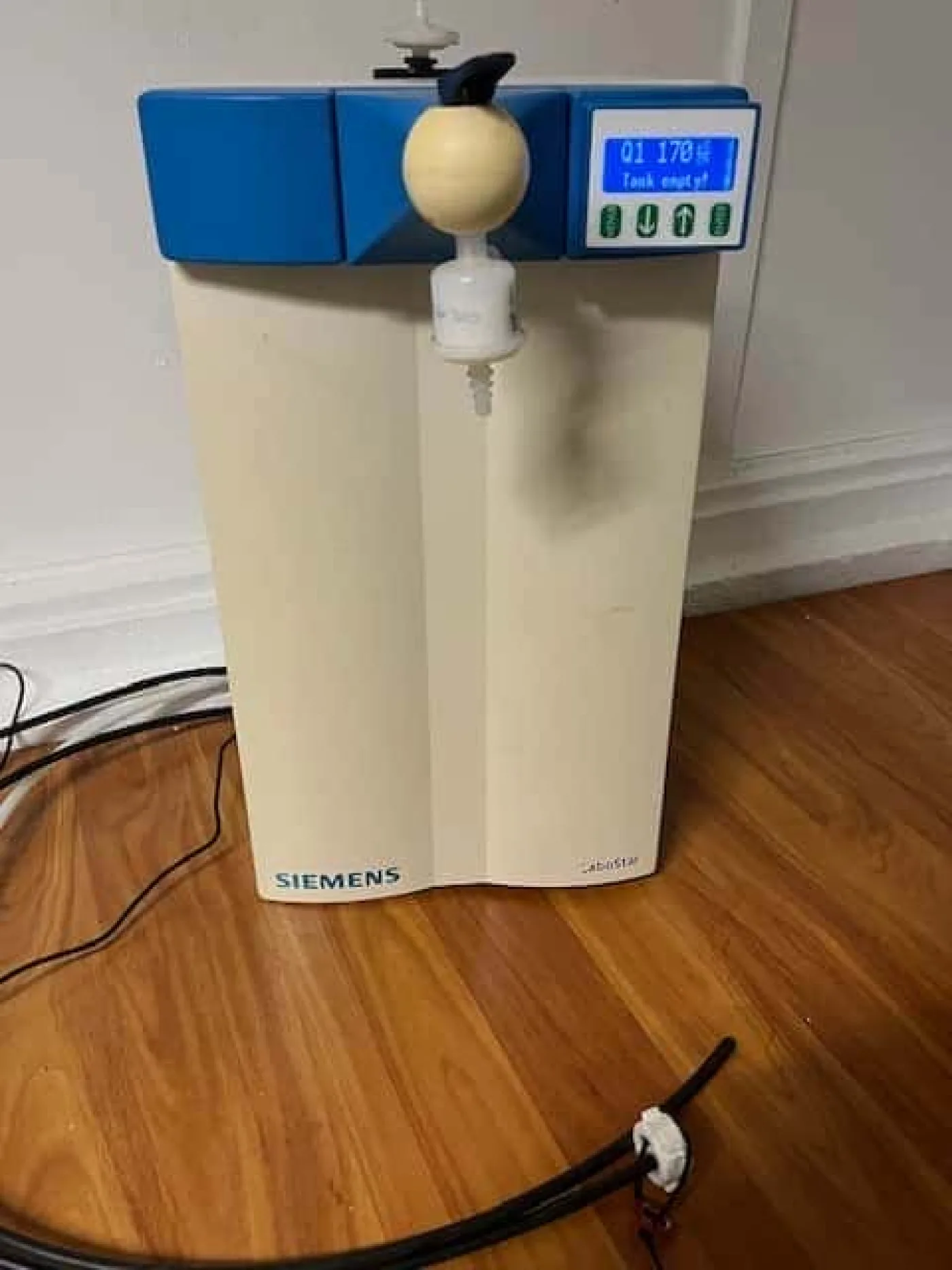 Siemens Labostar TWF UV 7 Ultra-pure water system - 1