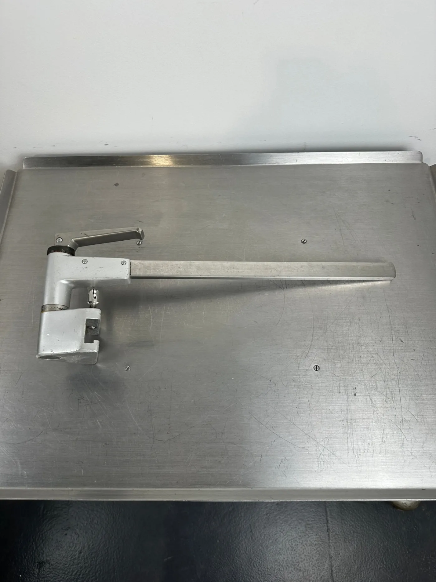 OP-Tisch Normschienen Ausleger drehbar Schnellklemmung ca. 45cm - 1