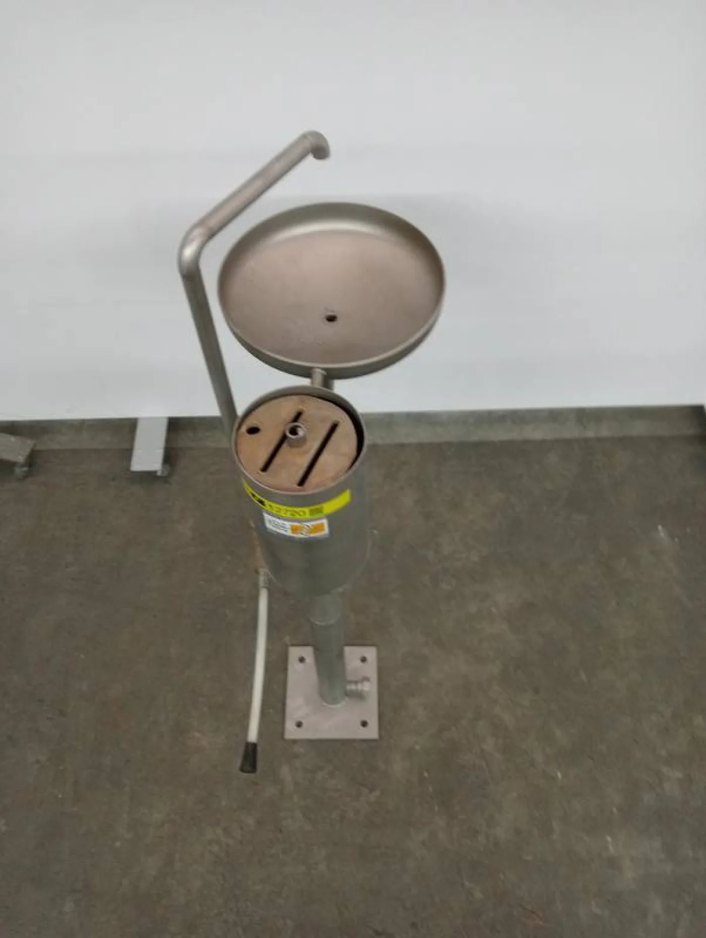 Wash basin with sterilizer - 6