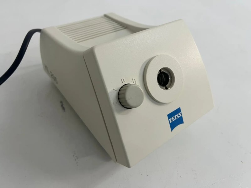 Zeiss KL 200 Cold Light Source