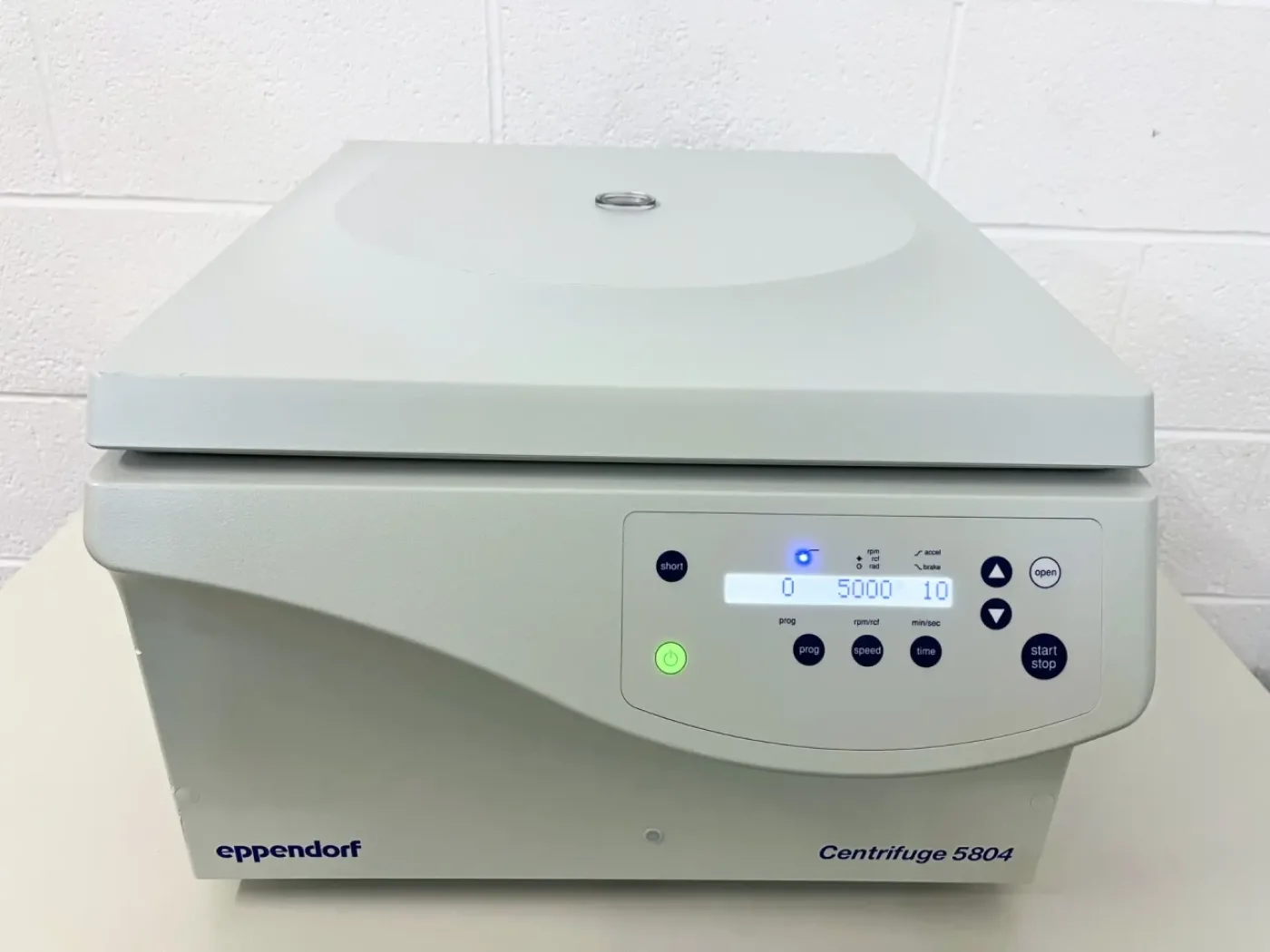 Eppendorf 5804 Benchtop Centrifuge - 4