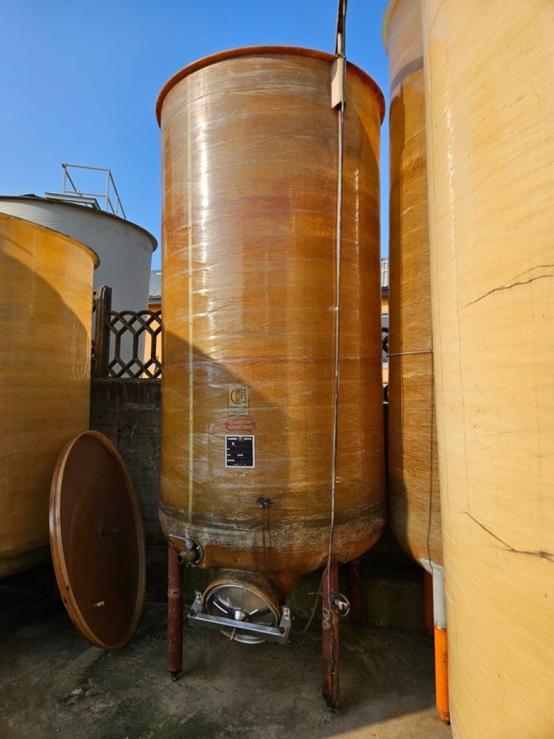 FIBERGLASS TANK VARIABLE CAPACITY FIRM GIMAR, CAPACITY HL 50 (LITERS 5000) ABOUT, ON LEGS, BOTTOM TO DRAIN OFF, SECOND-HAND EQUIPMENT